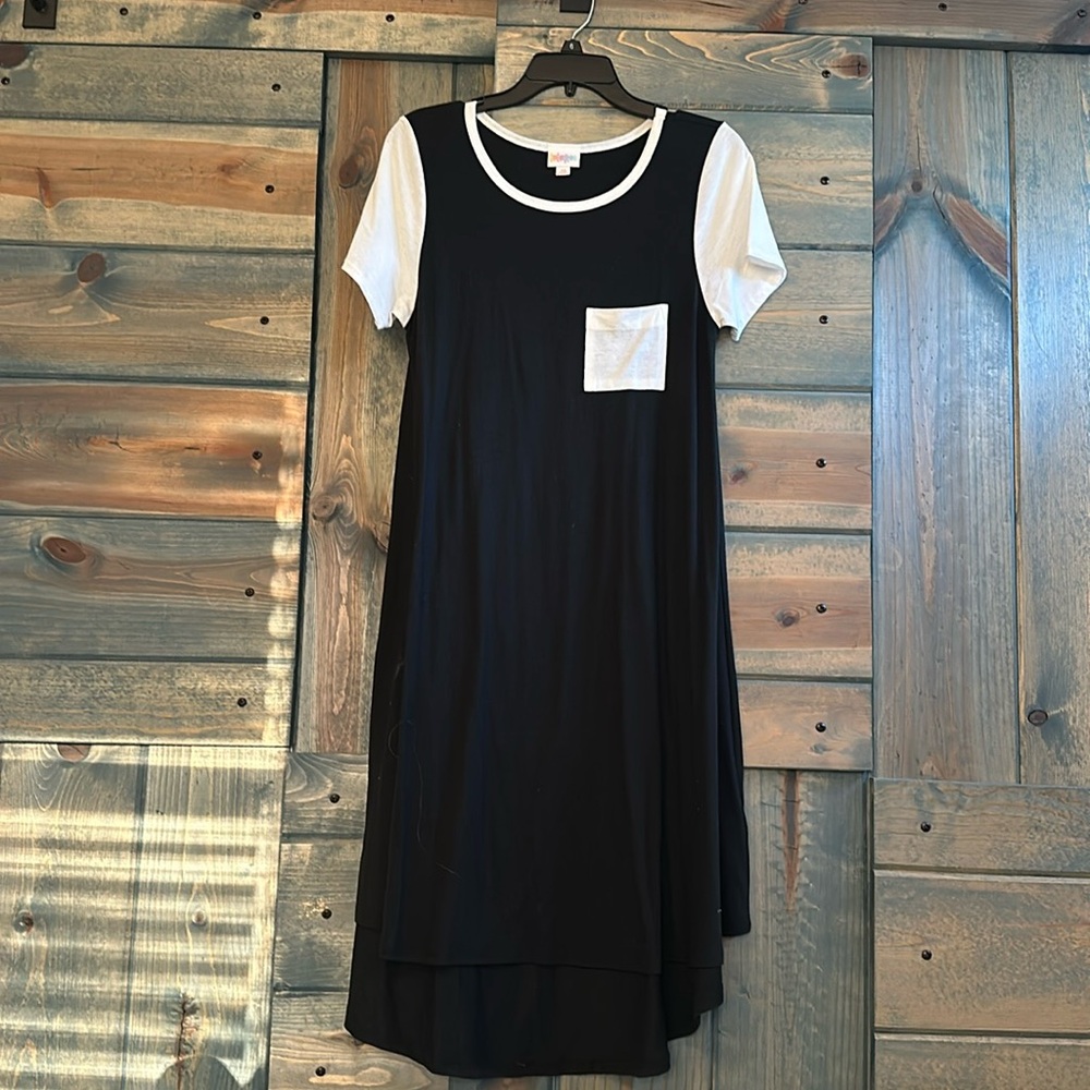 Adorable lularoe high low black and white dress!  Carley